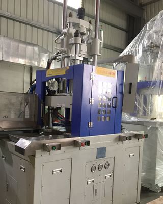 Máy đúc phun thẳng đứng bàn trượt kép 120T cho sản xuất khối lượng lớn