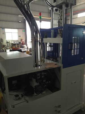 55T Máy đúc phun thẳng đứng tốc độ cao 12kW 1 năm bảo hành