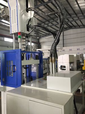 55T Máy đúc phun thẳng đứng tốc độ cao 12kW 1 năm bảo hành