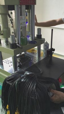 Các nhà sản xuất Máy đúc phun dọc nhựa 20T có kích thước nhỏ với nhịp mở 0 mm