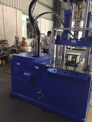 Máy đúc phun thủy lực dọc với 2 bàn làm việc