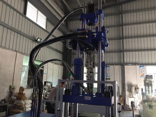Máy đúc phun thủy lực dọc với 2 bàn làm việc
