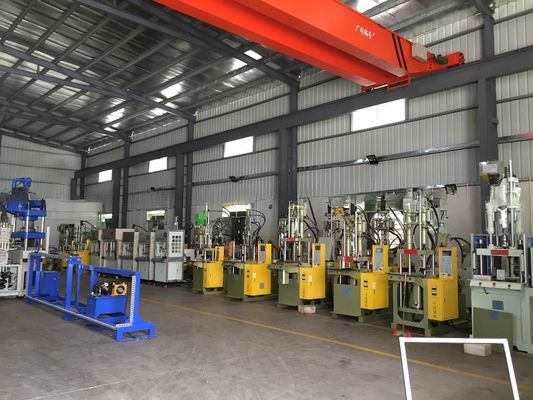 Máy đúc nhựa PVC nhỏ dọc 15T cho nhu cầu sản xuất quy mô nhỏ
