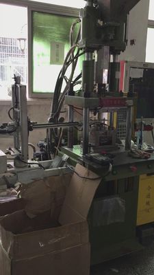 Máy đúc phun thẳng đứng bán tự động 20T cho phụ tùng thay thế sau khi phục vụ
